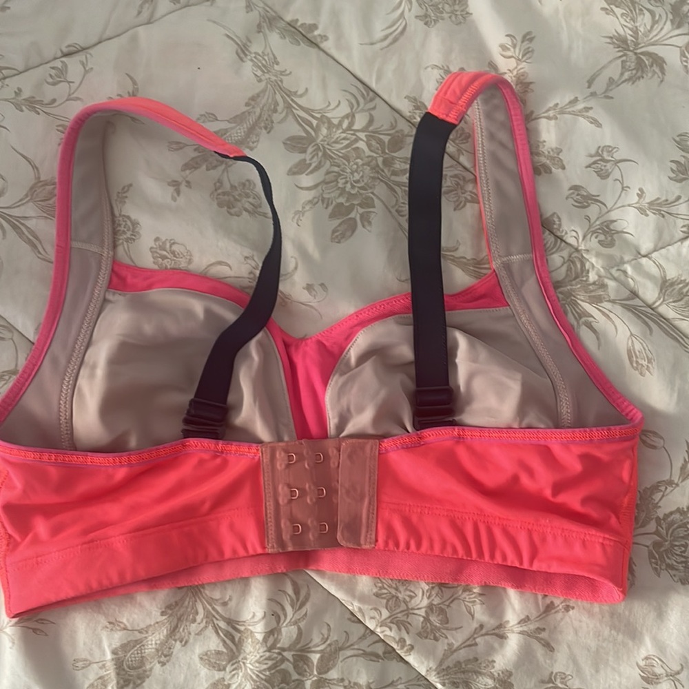 Lululemon - Picture 2 of 3
